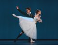 Gudrun Bojesen as the Sylph and Ulrik Birkkjaer as James in La Sylphide